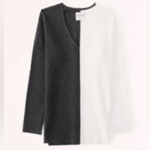 Women's Gray and White Sweater